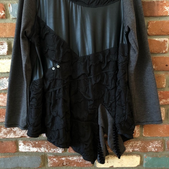 Caty Lesca Lagenlook Faux Leather Asymmetrical Long Sleeve Swing Top - Picture 4 of 6